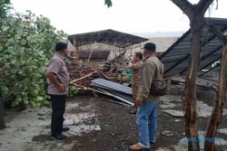 Hujan Angin, Bapak-Anak Tertimpa Pohon Tumbang di Wedi Klaten