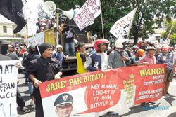 Demonstran: Pak Wardoyo! Anakmu 2 Tahun Menderita Bau Busuk PT RUM Sukoharjo