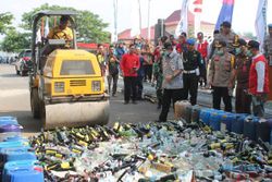 Polres Semarang Musnahkan 5.000 Liter Miras