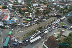 Curhat Sopir Truk Terjebak Macet di Palang Joglo: Saya Pasrah