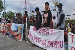 Demo PT RUM Sukoharjo, Warga: Bupati, Kami Kecewa Padamu!