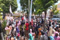 Kembali Demo Soal PT RUM, Massa Duduki Kantor Setda Sukoharjo