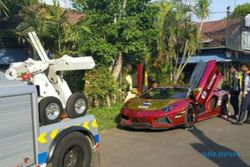 Polda Jatim Selidiki Dokumen Lamborghini yang Terbakar di Surabaya