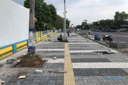 Berita Terpopuler: Jalur Tunanetra Jl. Lawu Karanganyar Nabrak Tiang
