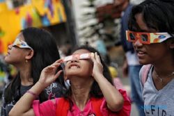 Anak-Anak Padati Taman Ismail Marzuki Demi Lihat Gerhana Matahari