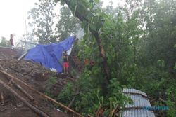 Hujan Angin di Karanganyar, 2 Rumah dan 1 Motor Rusak Tertimpa Pohon