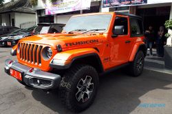 Best Seller, Jeep Rubicon Bupati Karanganyar Berwarna Oranye