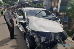 Terobos Perlintasan, Mobil Tertabrak KA Logawa di Nganjuk