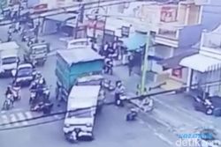 Video Kecelakaan Beruntun di Tulungagung Viral, Polisi Buru Truk Penabrak