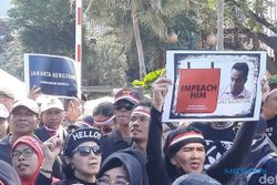 Demo Pro & Kontra Anies Baswedan Pecah di Balai Kota Jakarta
