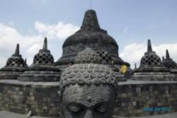 3.000 Permen Karet Nempel di Candi Borobudur, Ulah Pengunjung Liar!