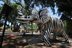 Ada Patung Gajah Bercorak Zebra di TSTJ Solo, Pengunjung Protes