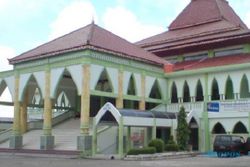 Mau Salat, Jemaah Kecele Masjid Agung Karanganyar Dibongkar