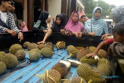 Bazar di Masjid Raya Sragen, 5.000 Durian Ludes Kurang dari 2 Jam