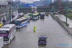Banjir Juga Rendam Bekasi, Sejumlah Warga Terpaksa Mengungsi