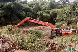 Rawan Sebabkan Banjir, Sungai Jeroan Madiun Perlu Dibersihkan