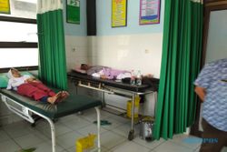25 Siswa SDIT Jumapolo Karanganyar Mendadak Sakit Diduga Keracunan Makan Malam