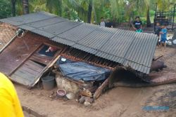 Bencana Langkisau Lumat Rumah di Cilacap