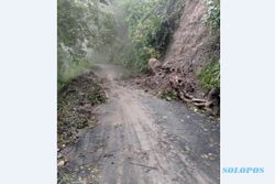 Tebing 15 Meter Longsor Tutup Jalan Desa Sumberbendo Madiun