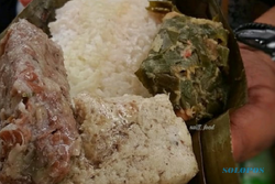 Apa Itu Sego Gablok, Kuliner yang Ada di Pasar Tawangmangu?