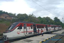 Railbus Batara Kresna Nyerempet BST di Solo: Spion Pecah – Kaca Retak