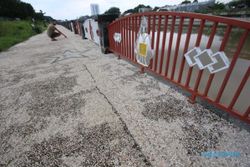 Jalur Pedestrian Taman Bendung Karet Tirtonadi Solo Retak Bikin Warga Khawatir