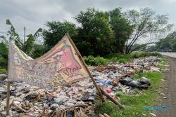 Gunungan Sampah Cemari Jl. Ring Road Mojosongo Solo