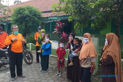 Sukarelawan Tulung Klaten Bagikan 2.000 Masker