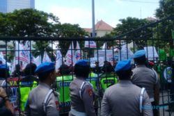 Tolak Omnibus Law, Buruh Semarang Demo DPRD Jateng