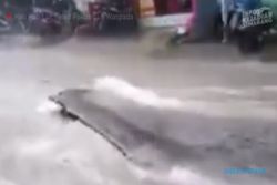 Aspal Njepat Gara-Gara Hujan Deras di Semarang
