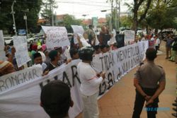 Warga Demo di Balai Kota Semarang Tolak IMB Gereja