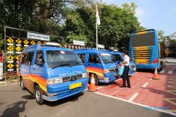 Cegah Corona, Bus BST dan Angkot di Solo Disterilkan