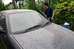 Bisa Berkarat, Begini Cara Bersihkan Mobil dari Debu Vulkanik