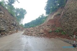 Tebing JLK Wonogiri Longsor Lagi, Jalan Nyaris Tertutup Total