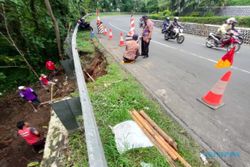 Awas Bahaya! Talut Jalan Utama Wonogiri-Sukoharjo Ambrol