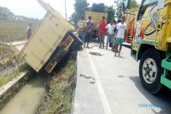 Kecelakaan Truk Terguling Sragen Bikin Lalu Lintas di Jl. Ring Road Utara Tersendat