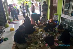 Pemuda Delanggu Klaten Bikin Dapur Umum, Bagikan Nasi Bungkus Gratis ke Warga Miskin
