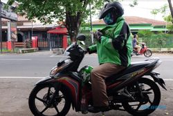 Perjuangan Rider Ojek Online Tangkal Virus Corona