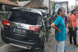 Kecelakaan Beruntun di Laweyan Solo, Mobil Innova Rusak Paling Parah