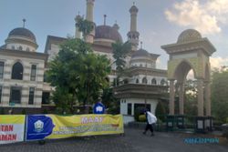 Tak Ada Salat Id Berjemaah, Dua Masjid Besar di Klaten Dipasangi Spanduk Raksasa