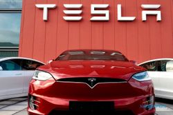 Harga Pemesanan Mobil Tesla Naik Dua Kali Lipat