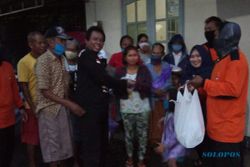 Relawan Bagi Ribuan Takjil Ke Kaum Marjinal Gonilan hingga Makamhaji Sukoharjo