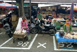 Keren! Pedagang di Pasar Sragen Ini Beralih Jualan Online hingga Dilirik TKW