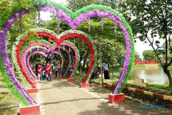 Demi Mancing di Taman Sukowati Sragen, Warga Nekat Terobos Pagar Berduri