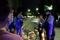 Tim Sparta Polresta Solo Bubarkan Anak-Anak Nongkrong di Plaza Manahan Solo