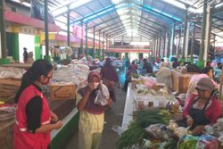 Asyik, Pedagang Pasar dan Pembeli di Klaten Dapat Masker Gratis