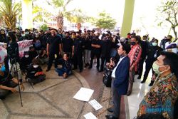 Aksi Damai, Mahasiswa IAIN Solo Tuntut Pengurangan UKT