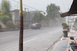 Hujan Abu Erupsi Merapi Guyur 39 Desa di Magelang