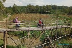 Jembatan Sesek di Miri Sragen Jadi Tumpuan Warga, Tapi Harus Gantian Lewat