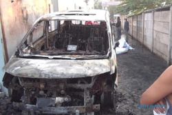 Kronologi Mobil Alphard Via Vallen Hangus Dibakar Orang